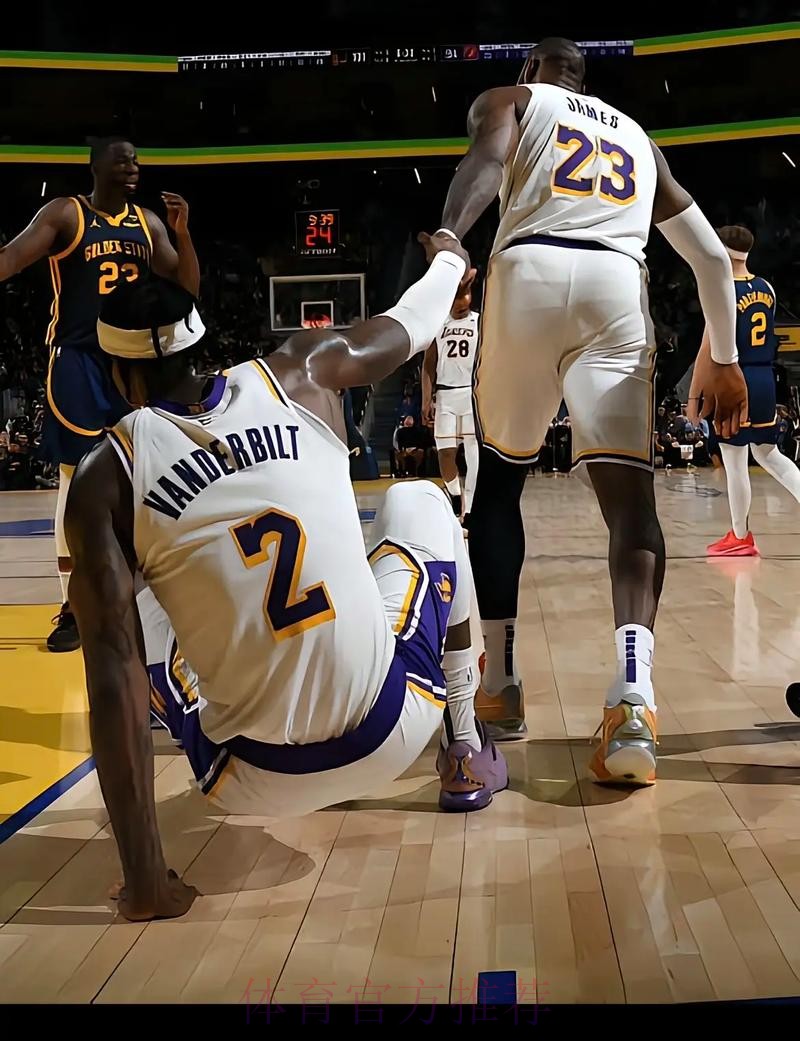 能量十足!范德比尔特全场1中1,得到2分9篮板2抢断2盖帽 能量十足!范德比尔特全场1中1,得到2分9篮板2抢断2盖帽